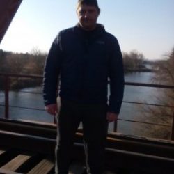 Парень. Ищу ту, кто покажет, что такое настоящий секс! Парень. Ищу ту, кто покажет, что такое настоящий секс!