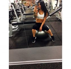 Обалденная девушка брюнетка, в поисках мужчины из Москвы Обалденная девушка брюнетка, в поисках мужчины из Москвы